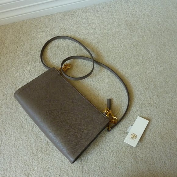 TORY BURCH Logo 'Carson' Silver Maple Leather Crossbody Bag (NEW) - Picture 3 of 12